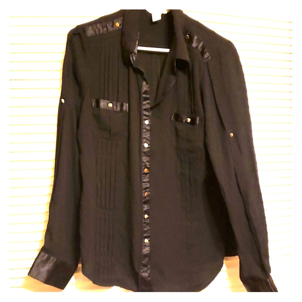 White House Black Market Women's blouse